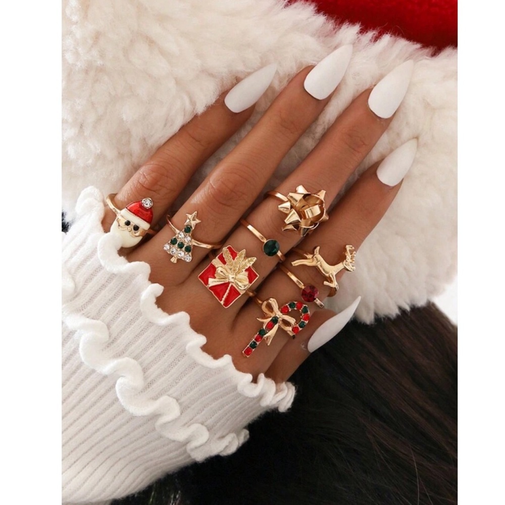 8 Piece Christmas Crystal Ring Set
